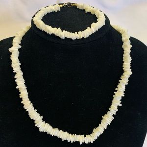 Vintage Hawaiian Shell Necklace & Bracelet Set